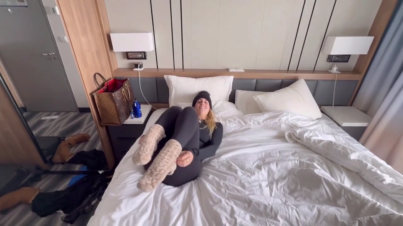 Cheating on my girlfriend with a girl I met on a cruise porn video